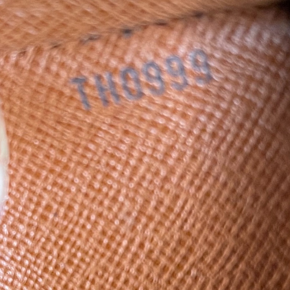 Authentic Louis Vuitton Monogram Document Porte - image 2